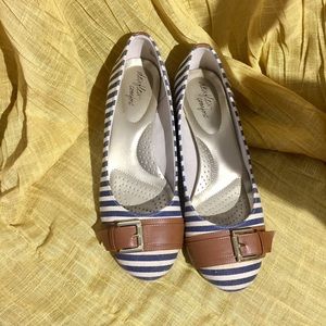NAVY STRIPED NAUTICAL FLAT SZ 9.5